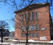 AWF z biedy wyprzedaje rodowe srebra