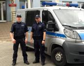 Policjanci uratowali życie mężczyźnie.