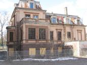 Dołki pójdą jednak pod szkło