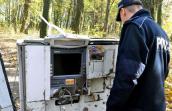 Policja poszukuje sprawców kradzieży bankomatu