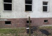 Policjanci zapobiegli tragedii w płonącym budynku
