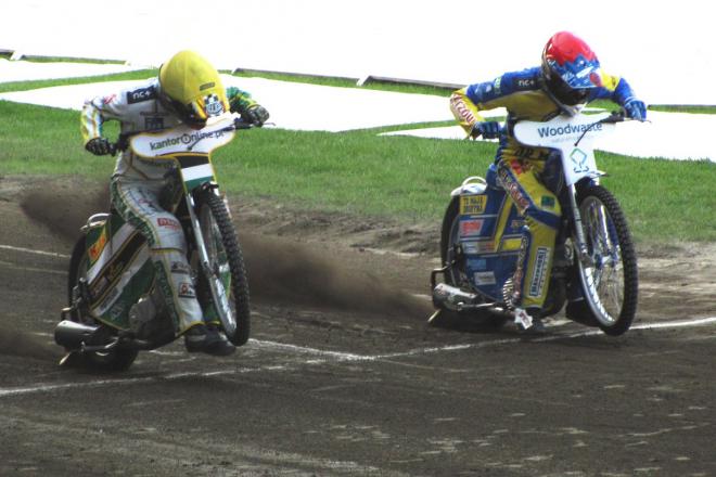 Start do trzeciego wyścigu. Od lewej Grzegorz Walasek i Matej Zagar