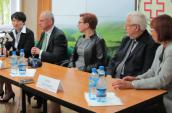 Nie łakomić się na lizaka, gdy inni dostają czekoladę