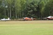 Piknik leśników z pilotami na lotnisku w Trzebiczu