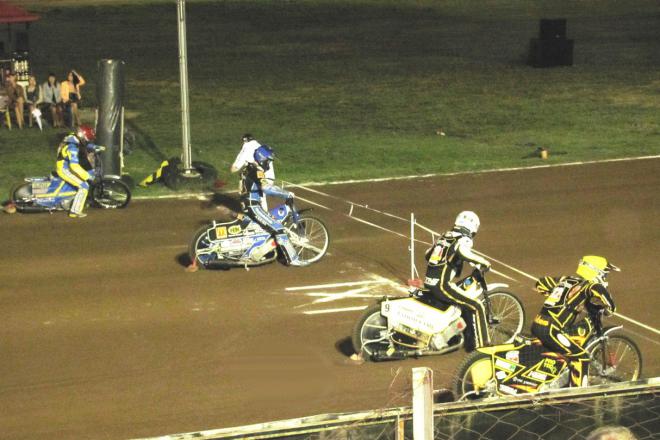 Wittstock, start do III wyścigu. Na pierwszym polu przygotowuje się Tomasz Gapiński