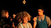 Do teatru prawie profesjonalnego na Zawarcie