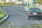Rozmawiał przez telefon i jechał 130 km/h w mieście