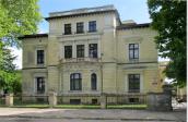 Piękna willa wygląda teraz jak jakiś wyrzut sumienia