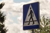 Potrącił samochodem pieszych i odjechał