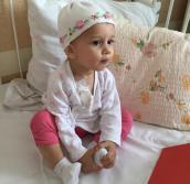 Karolinka potrzebuje pomocy, wielu już pomaga