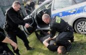 Policjanci podnoszą swoje praktyczne umiejętności