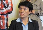 Teatralne spotkanie na sztucznie usypanym pagórku