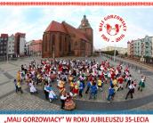 Z ludowym tańcem przez długi czas