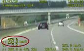 Pędził po autostradzie z prędkością ponad 250 km/h!