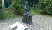 Tablica Papuszy już dobrze zamocowana