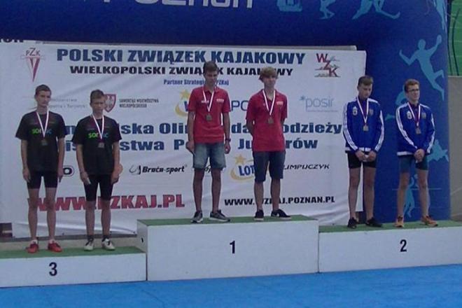 Na najwyższym stopniu podioum stoją (od lewej) Dawid Inglot i Filip Kendelewicz