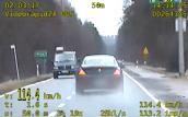 Wyprzedzał na przejściu dla pieszych jadąc 114 km/h  