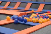 Park trampolin, laserowe strzelanie i przyjazne papugi