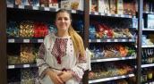 Ukrainoczka z konfietkami, kiszonymi pomidorami i słoniną