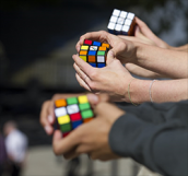 Mistrzostwa świata w układaniu kostki Rubika w Paryżu