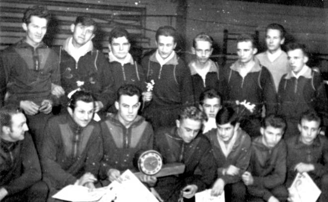 Pięściarze Sokoła i Stali Gorzów. Na dole znajdują się m.in. Marian Traczyk, Kazimierz Frątczak, Tadeusz Michalski, Edmung Migoś, Robert Gryczan i Hieronim Szweda