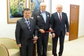 Minister sportu wyróżnił, wojewoda wręczył