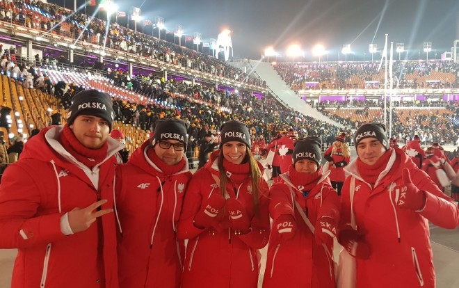 Natalia z Ewą oraz koledzy z kadry w czasie ceremonii otwarcia igrzysk