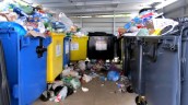 Często całe altany śmietnikowe bywają przepełnione