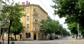 Administrator musi pogodzić dwie funkcje.