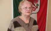 Honorowa Obywatelka, co sama pomniki myje