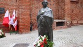 Ten pomnik to przecież i wyraz, i jakieś przesłanie