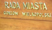 Z pewnością jednym będzie za krótko, innym może być za długo
