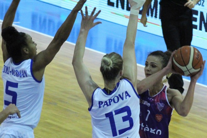 Sharnee Zoll-Norman, Maria Papowa i Agnieszka Szott-Hejmej były dzisiaj głównymi aktorkami przedniego widowiska w hali przy ul. Chopina