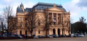 Miasto z baśniowym zamkiem i wielką katedrą