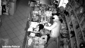 Dał się złapać w skradzionym ubraniu z czipami sklepowymi
