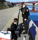 Przyłapany na bulwarze na paleniu marihuany