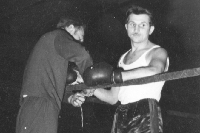 Kazimierz Frątczak podczas jednej ze swoich walk w 1957 roku