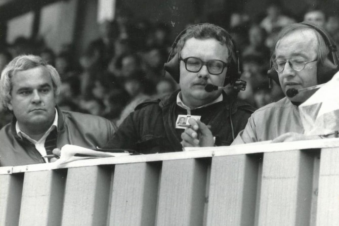 Henryk Grzonka (w środku) podczas finału MŚP w Rybniku w 1985 roku. Po lewej stronie jest były trener Stali Gorzów Ryszard Nieścieruk, z prawej red. Maciek Pakulski