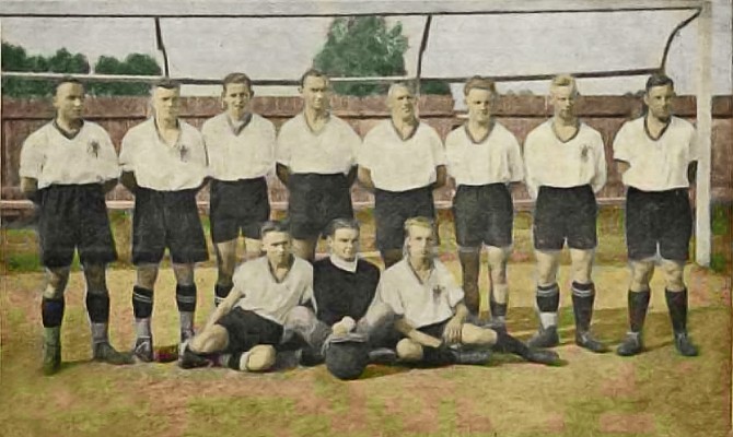 Drużyna SC Preussen Landsberg rywalizowała nawet z mistrzem Niemiec. Na zdjęciu jedenastka SC Preussen na własnym stadionie w 1929 roku