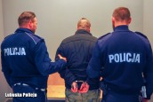 Poszukiwany łapiąc ”stopa” zatrzymał radiowóz