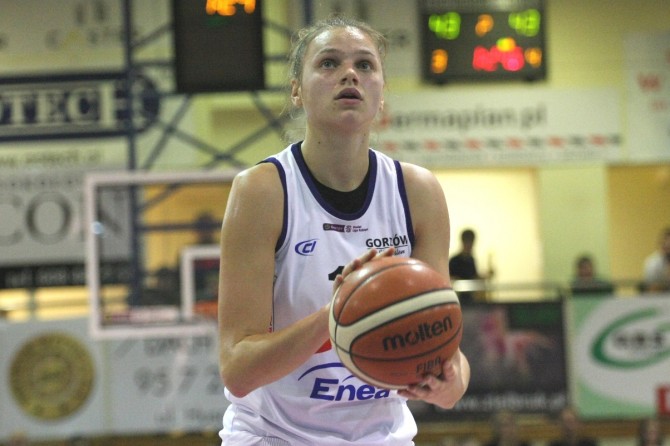 Kapitalnie we Wrocławiu zagrała Laura Juskaite, która poprowadziła akademiczki do ważnego zwycięstwa 75:65