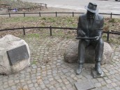 Cierpkie życie niedocenionego artysty w mieście