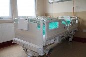 Nowoczesne łóżka szpitalne od Swiss Krono