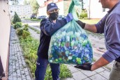 Zebrała prawie 2,5 tony plastikowych nakrętek