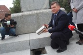 Stare akty trafiły do muzeum, kopie do kapsuły