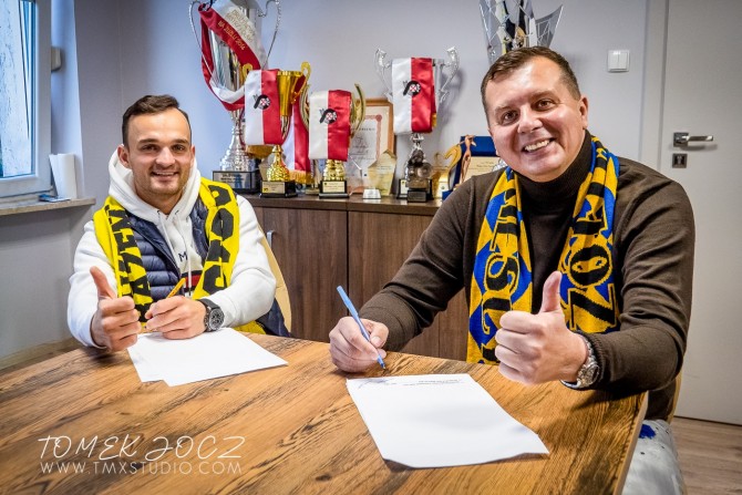 Bartosz Zmarzlik i Marek Grzyb po podpisaniu nowej umowy