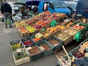 Świąteczne zakupy na rynku przy Jerzego