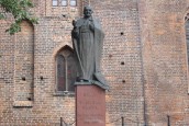 Biskup jedności, zgody oraz troski o rodzinę i ubogich