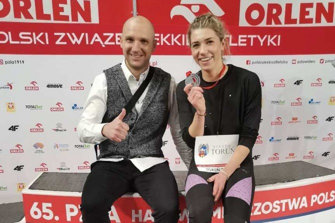 Kornelia Lesiewicz w towarzystwie klubowego trenera Sebastiana Papugi