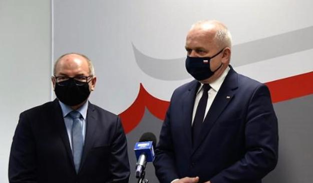 Dyrektor Roman Fedak i wojewoda Władysław Dajczak